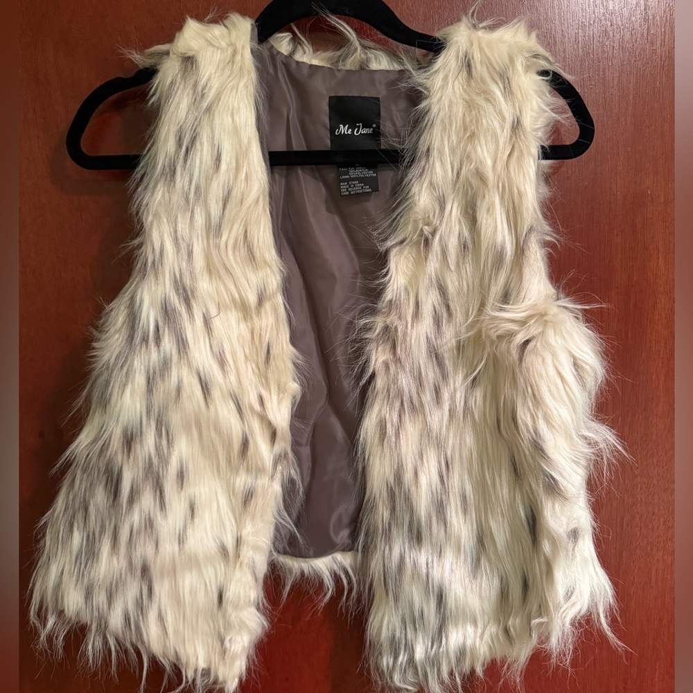 Me Jane Cream Faux Fur Vest